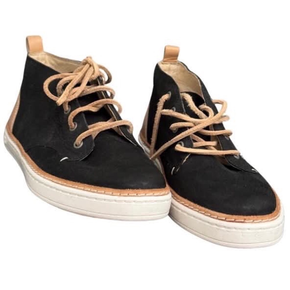 UGG Australia (Woman’a) Nubuck and Leather Oxford USA size 7.5